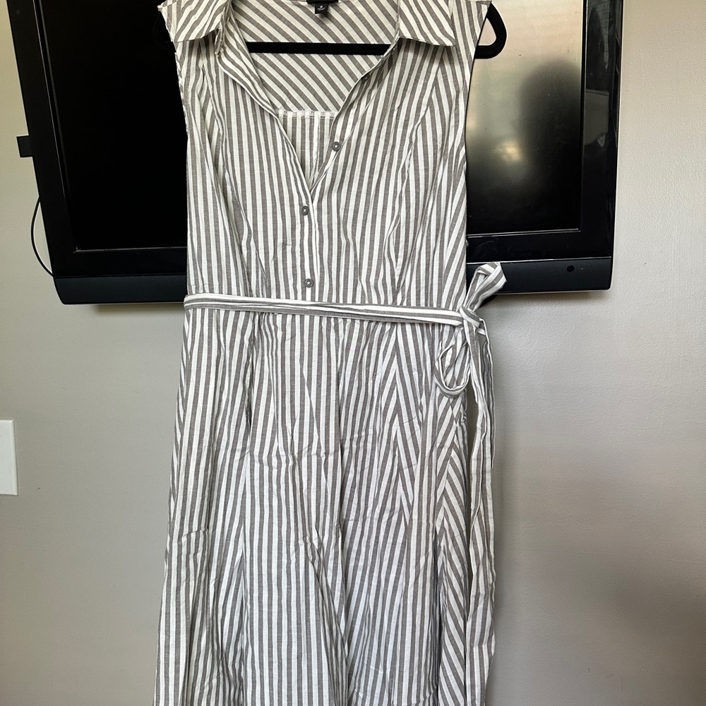 Torrid White and Gray Sleeveless Midi Sundress